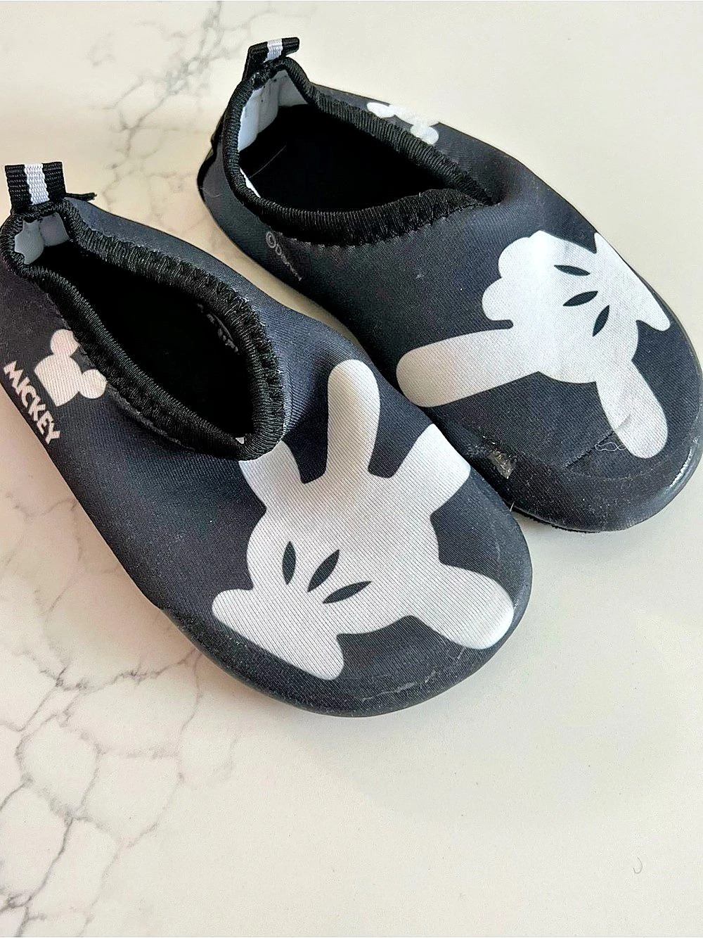 WATER SHOES Kids Black & White Like New
